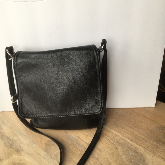 vera pelle small shoulder bag